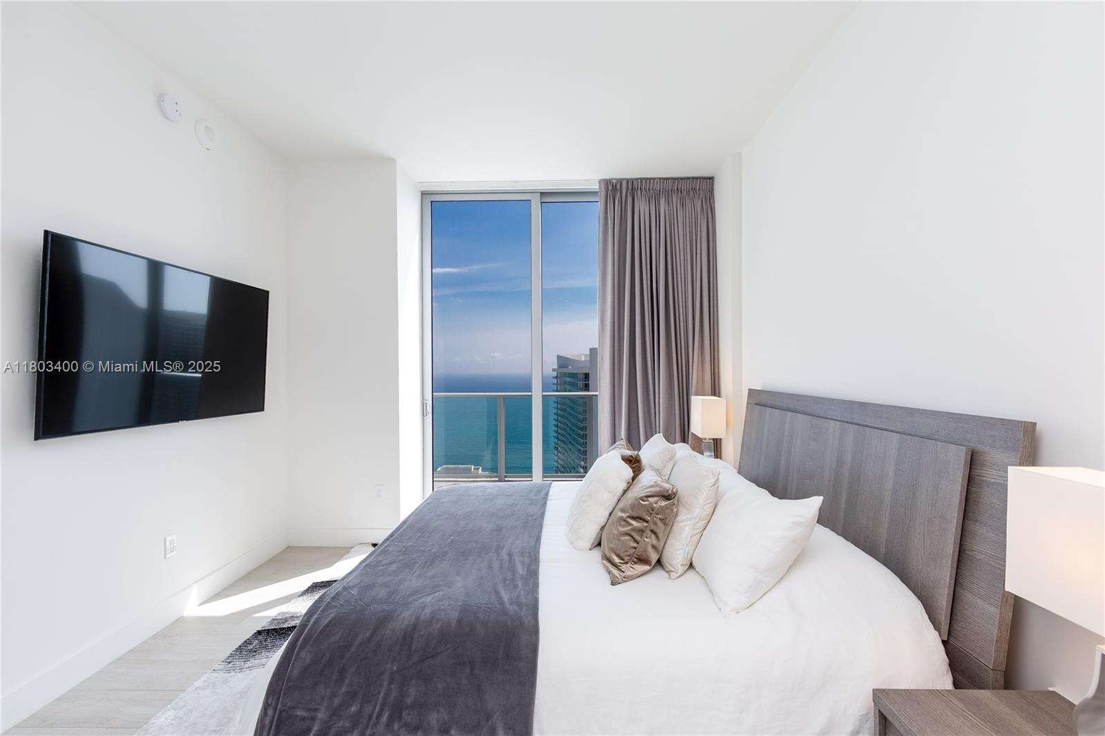 Hyde Beach House at 4010 Ocean Dr, Hollywood, FL 33019 - For Rent photo 24