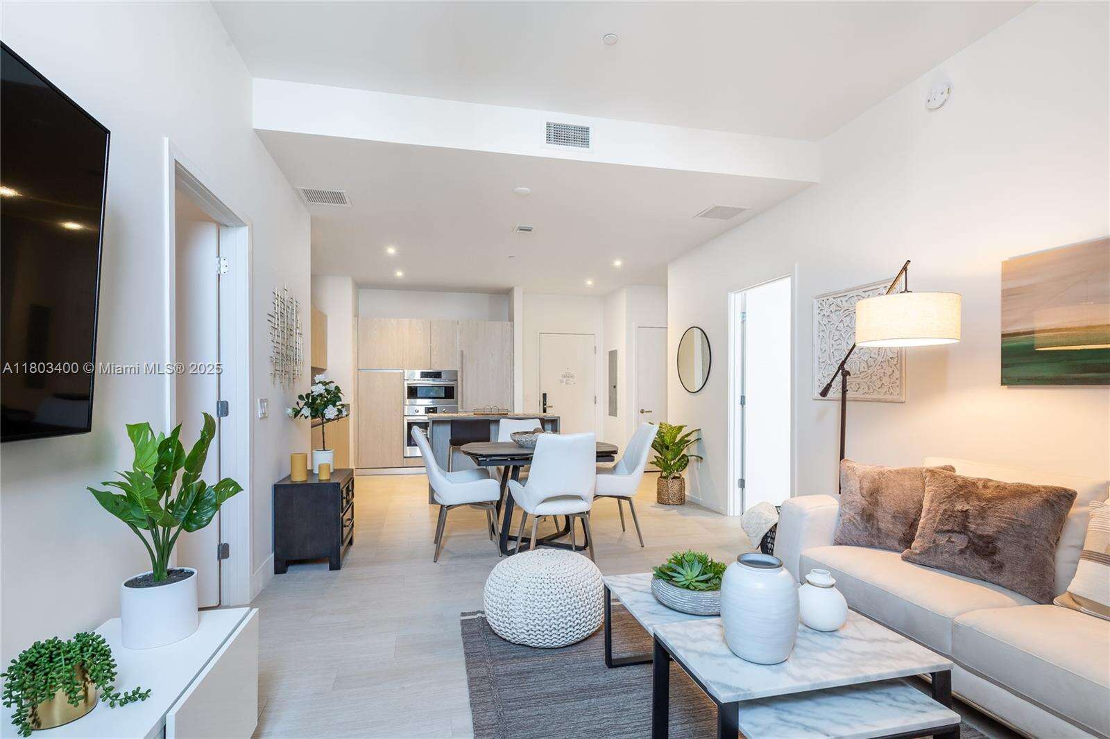 Hyde Beach House at 4010 Ocean Dr, Hollywood, FL 33019 - For Rent photo 6