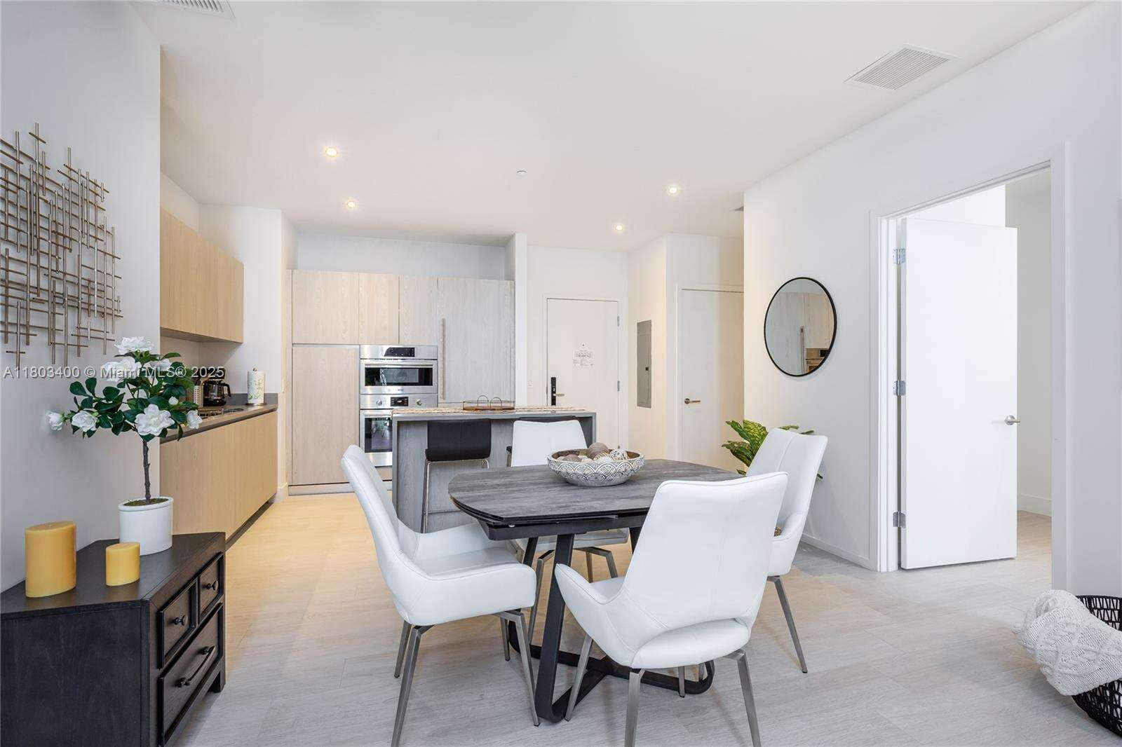 Hyde Beach House at 4010 Ocean Dr, Hollywood, FL 33019 - For Rent photo 7