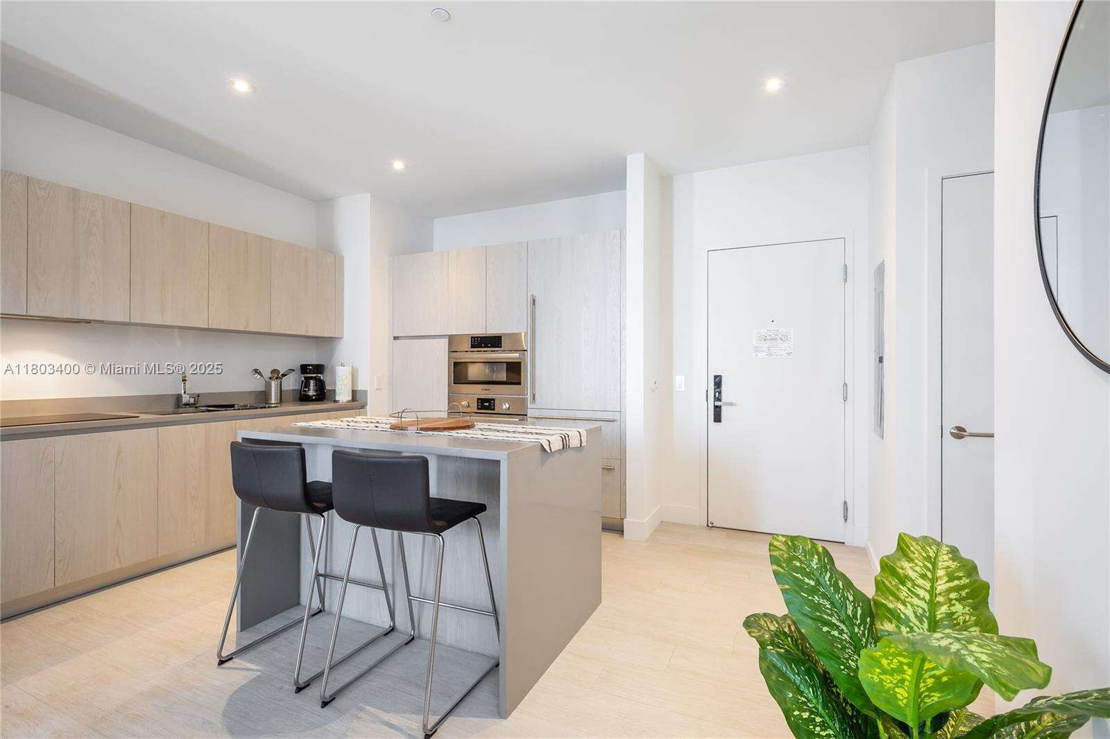 Hyde Beach House at 4010 Ocean Dr, Hollywood, FL 33019 - For Rent photo 8