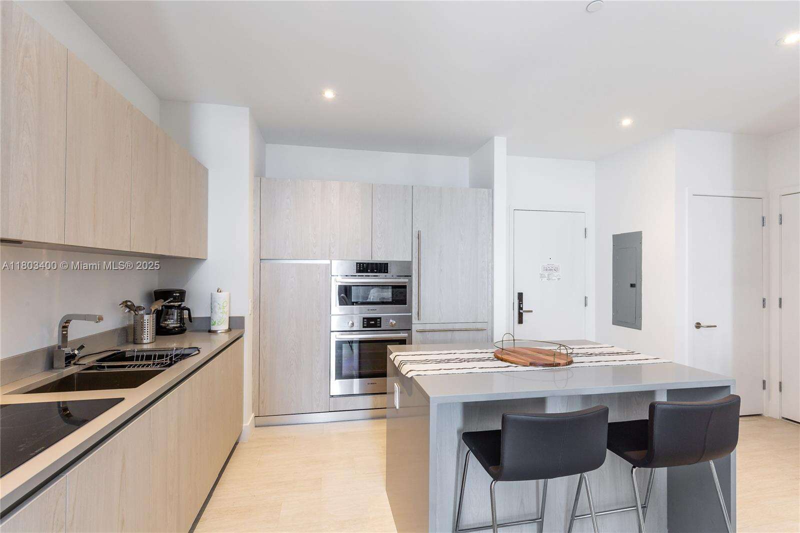 Hyde Beach House at 4010 Ocean Dr, Hollywood, FL 33019 - For Rent photo 10