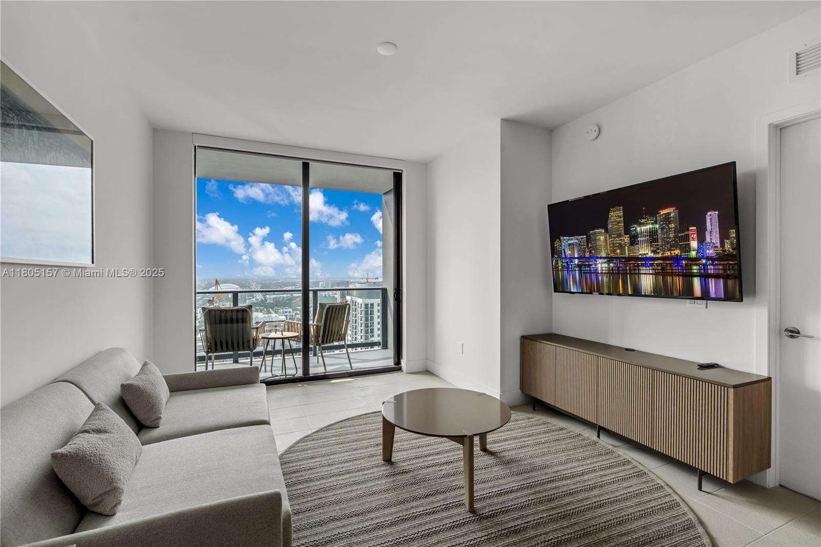 Natiivo | Gale Miami at 601 1st, Miami, FL 33132 - For Rent photo 4
