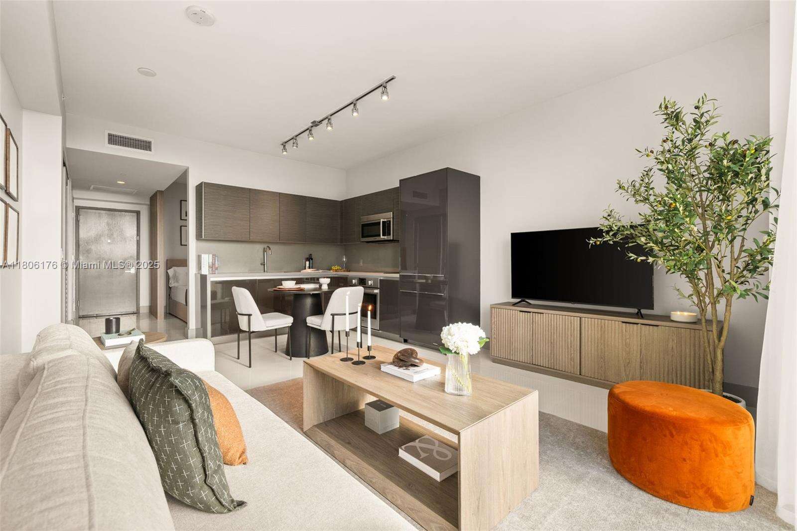 The Bond On Brickell at 1080 Brickell Ave, Miami, FL 33131 - For Rent photo 6