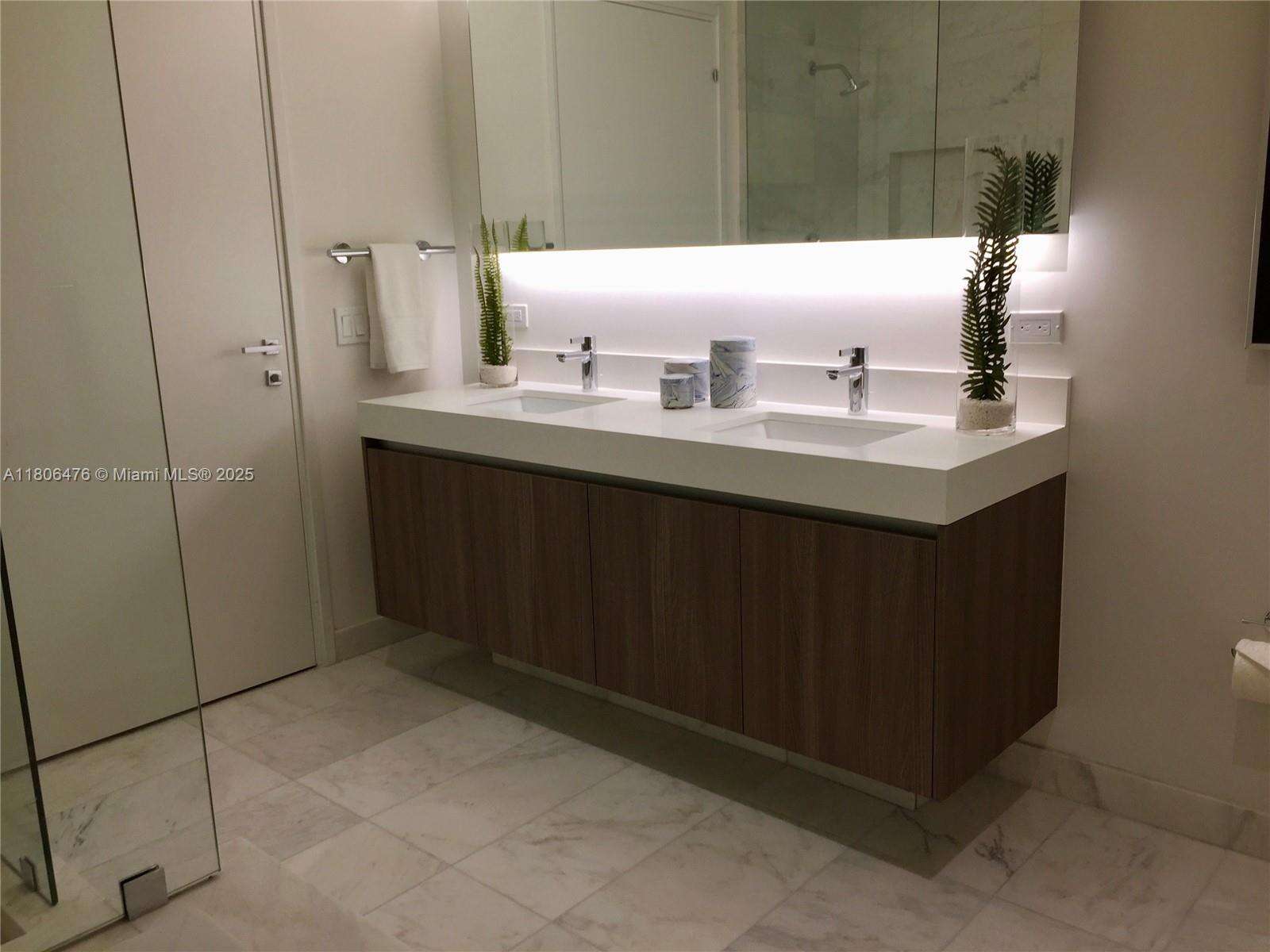 Tiffany House at 401 Birch Rd, Fort Lauderdale, FL 33304 - For Rent photo 7