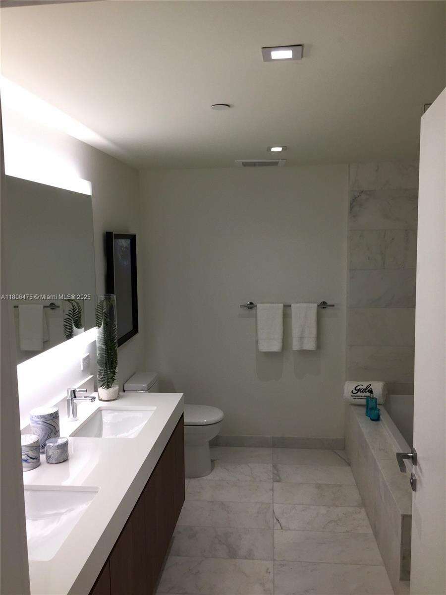 Tiffany House at 401 Birch Rd, Fort Lauderdale, FL 33304 - For Rent photo 8