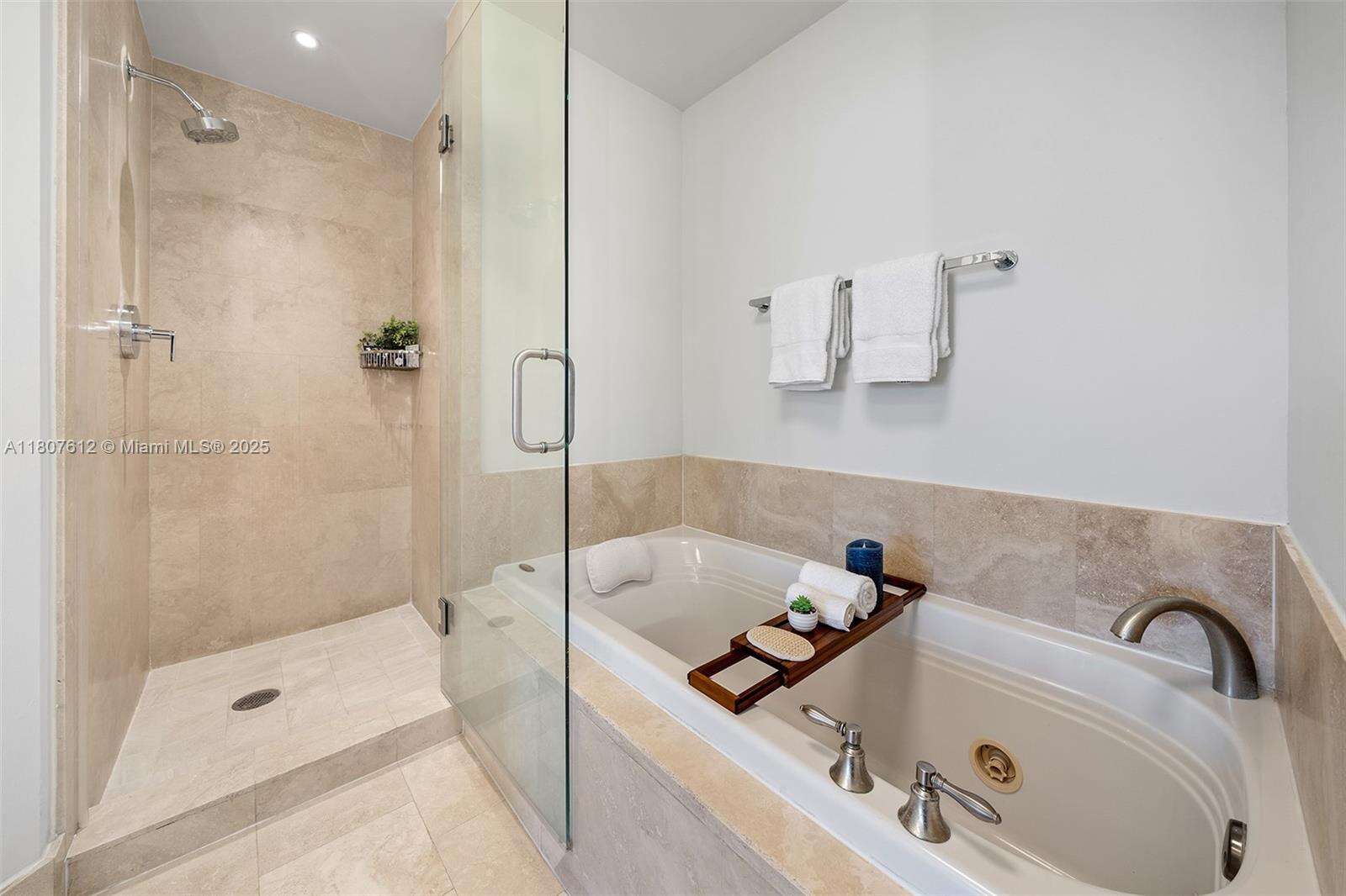 Fontainebleau 2 at 4401 Collins Ave, Miami Beach, FL 33140 - For Rent photo 19