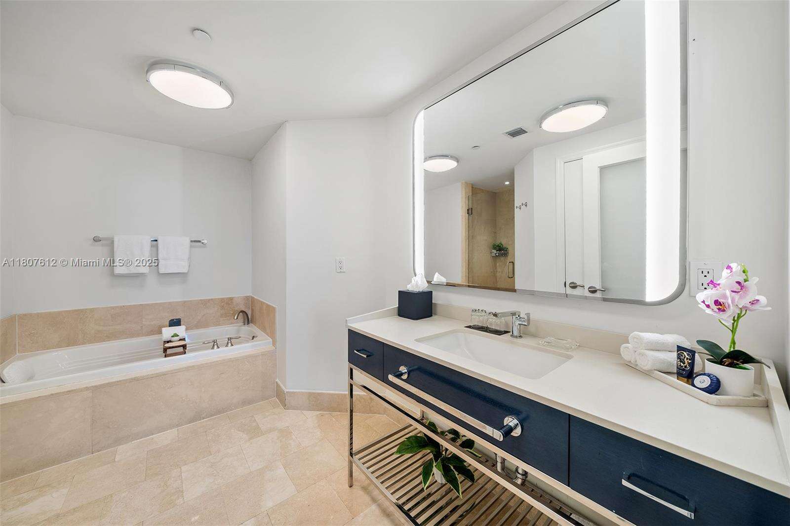 Fontainebleau 2 at 4401 Collins Ave, Miami Beach, FL 33140 - For Rent photo 4