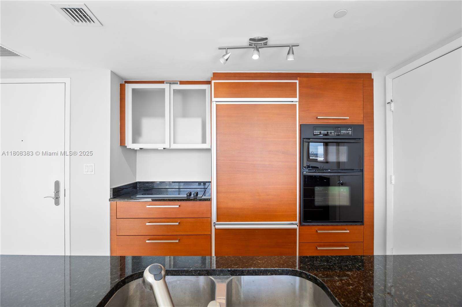 The Beach Club Two at 1830 Ocean Dr, Hallandale Beach, FL 33009 - For Rent photo 11