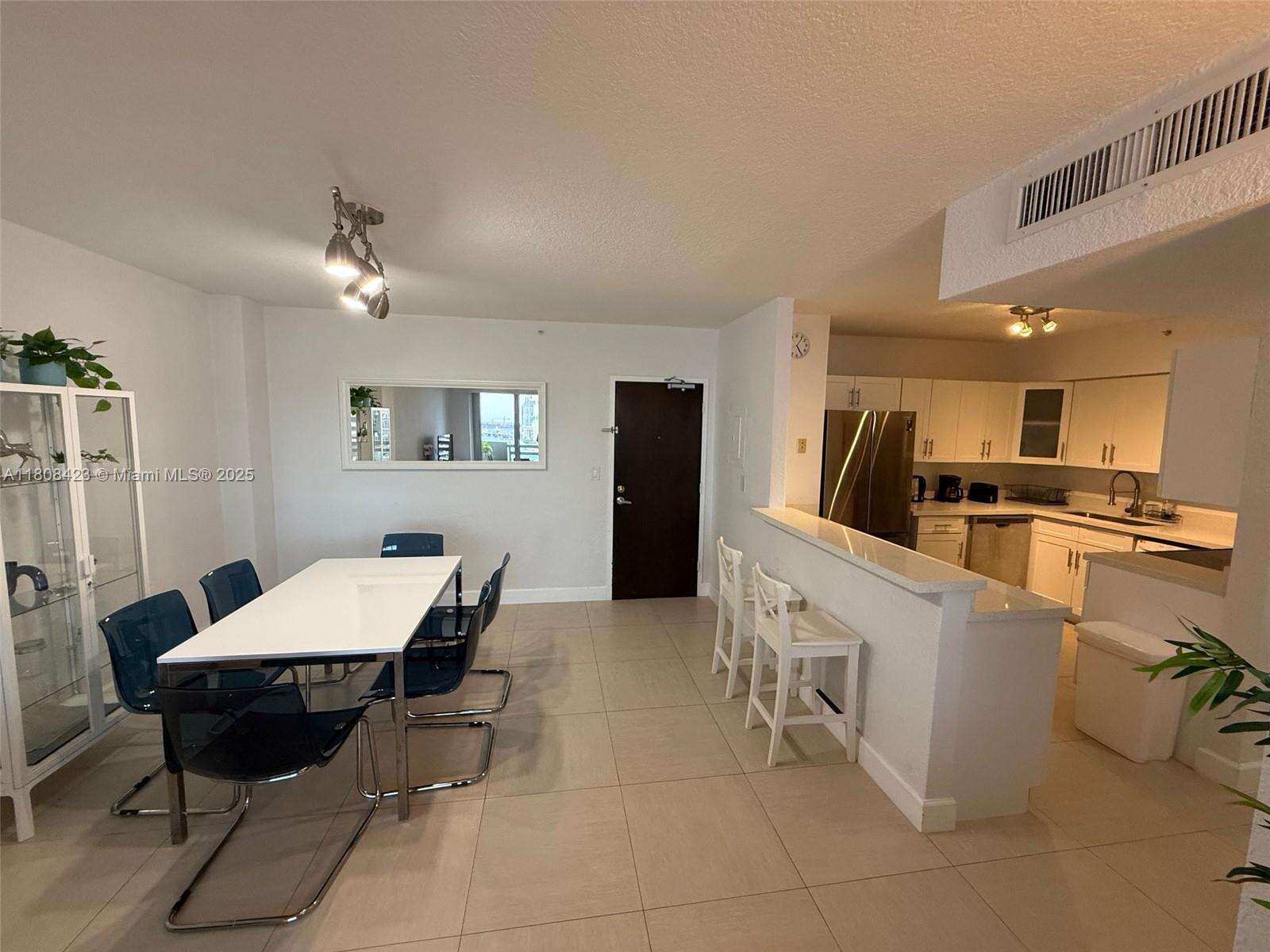 Flamingo South Beach at 1500 Bay Rd, Miami Beach, FL 33139 - For Rent photo 6