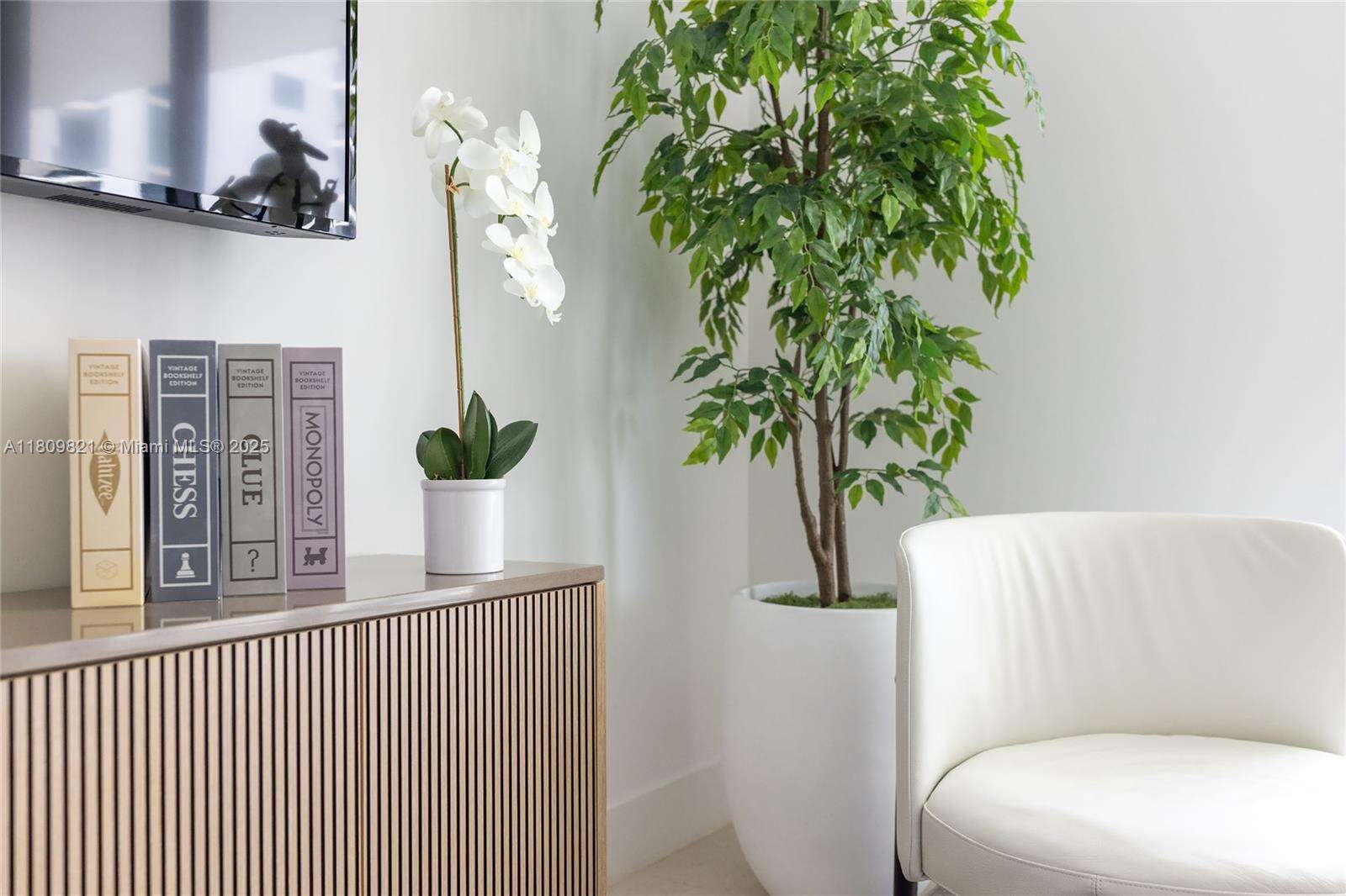 Natiivo | Gale Miami at 159 6 St, Miami, FL 33132 - For Rent photo 2