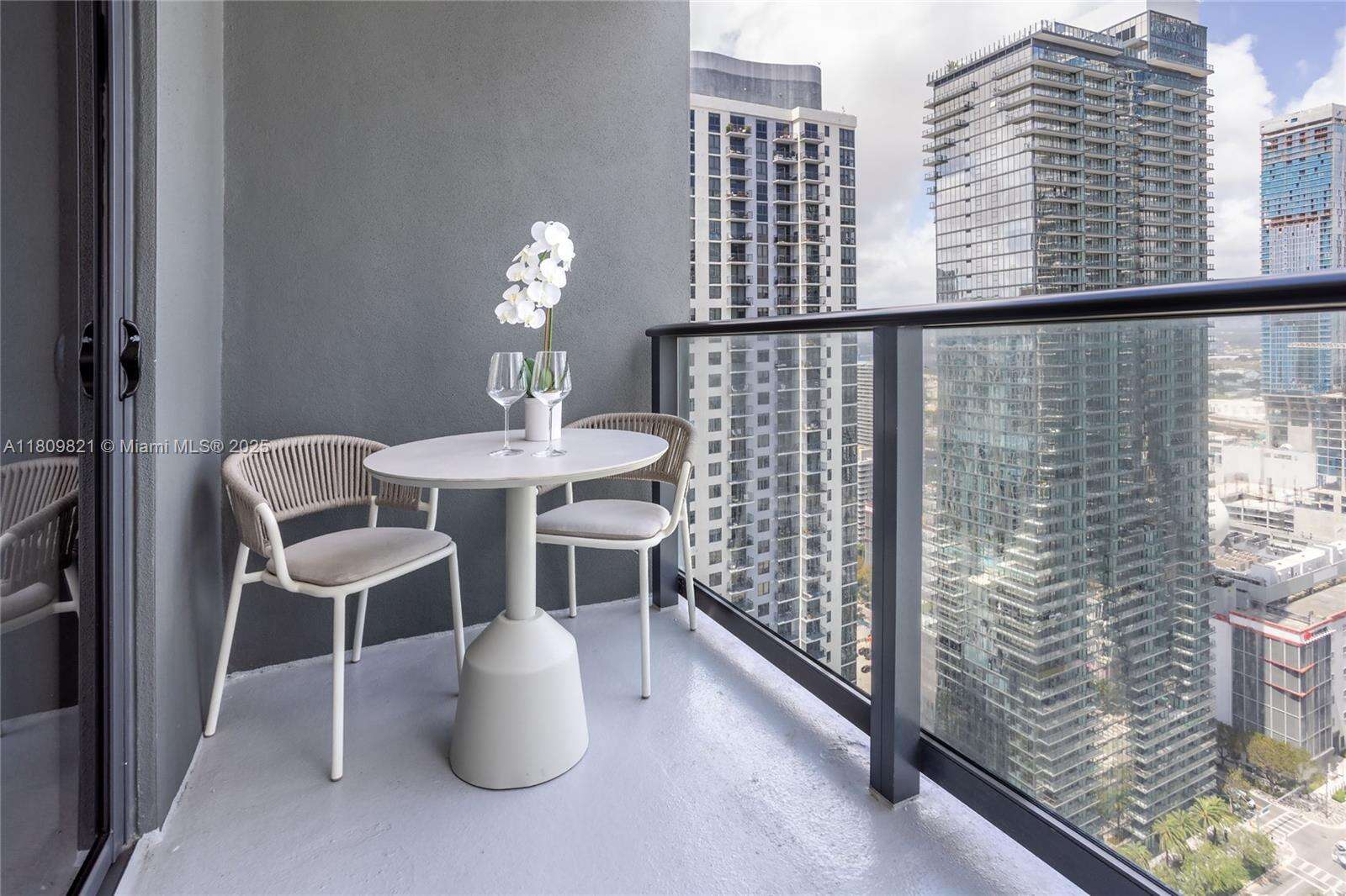 Natiivo | Gale Miami at 159 6 St, Miami, FL 33132 - For Rent photo 13