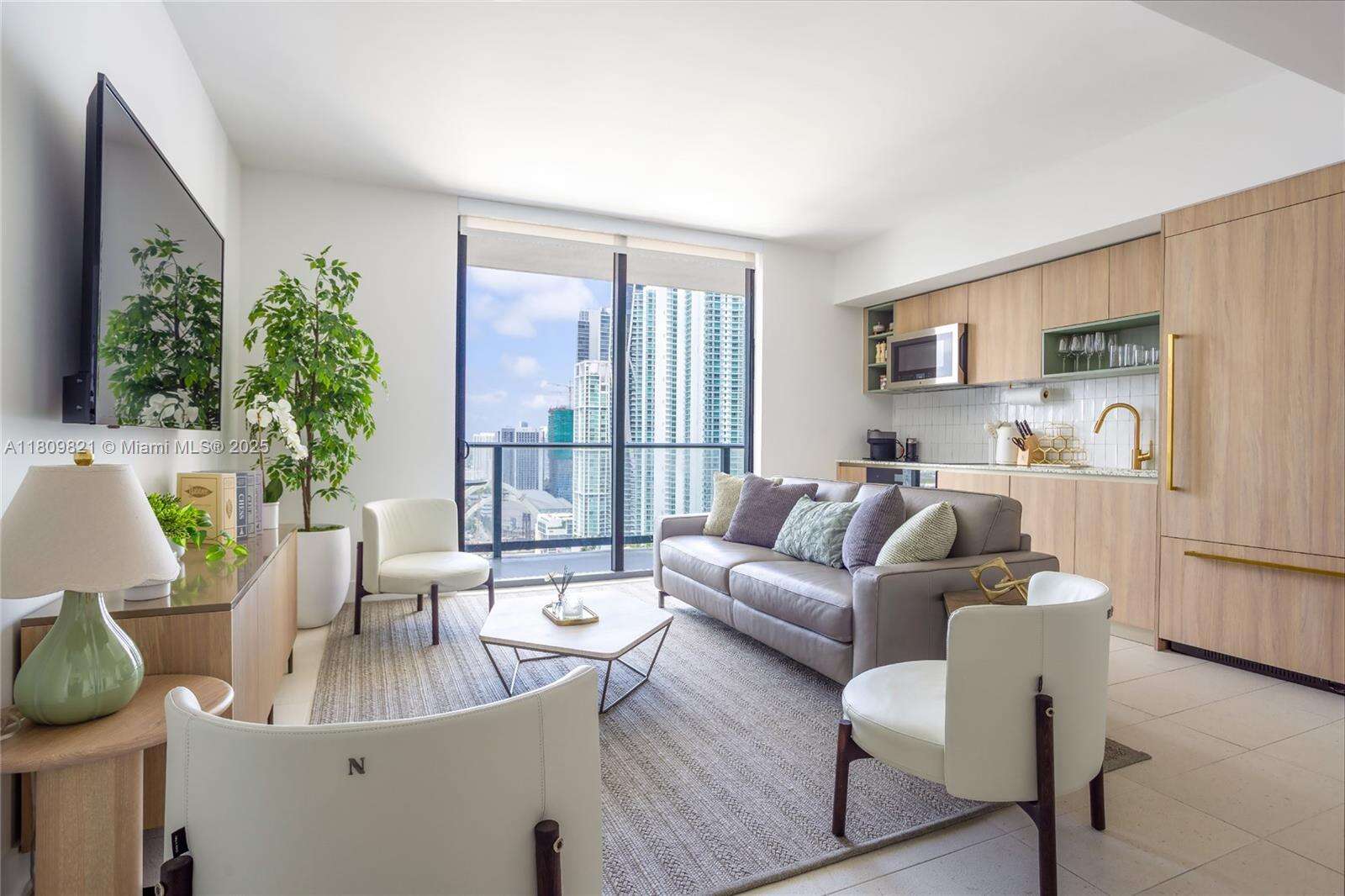 Natiivo | Gale Miami at 159 6 St, Miami, FL 33132 - For Rent photo 6