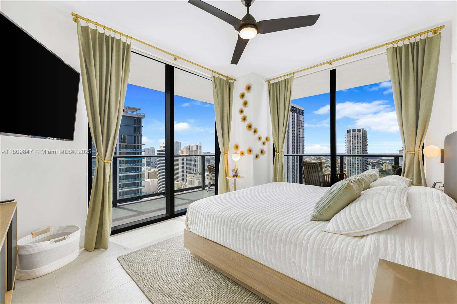 Natiivo | Gale Miami at 159 6 St, Miami, FL 33132 - For Rent photo 6