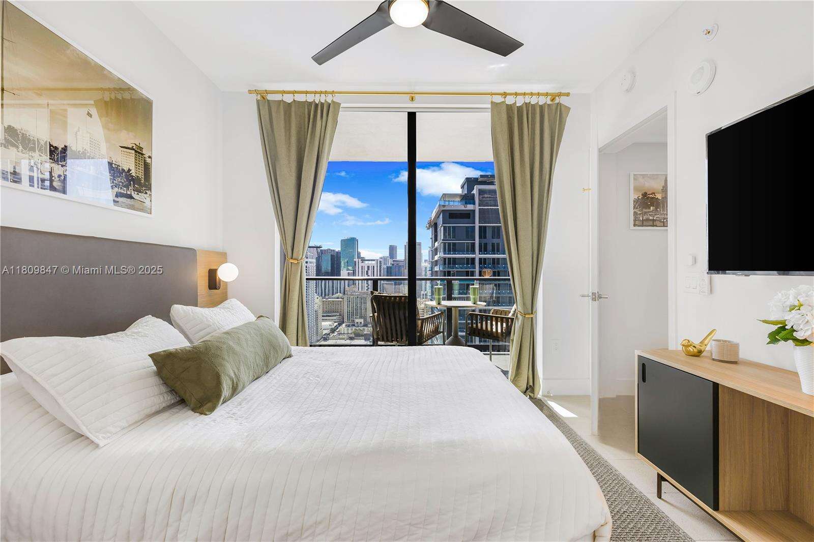 Natiivo | Gale Miami at 159 6 St, Miami, FL 33132 - For Rent photo 9