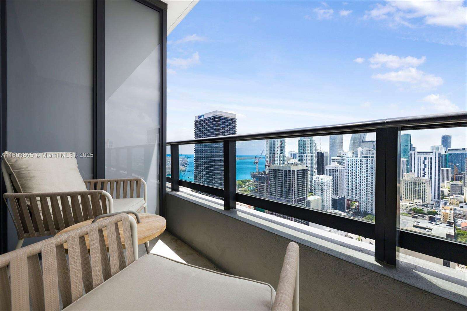 Natiivo | Gale Miami at 159 6 St, Miami, FL 33132 - For Rent photo 38
