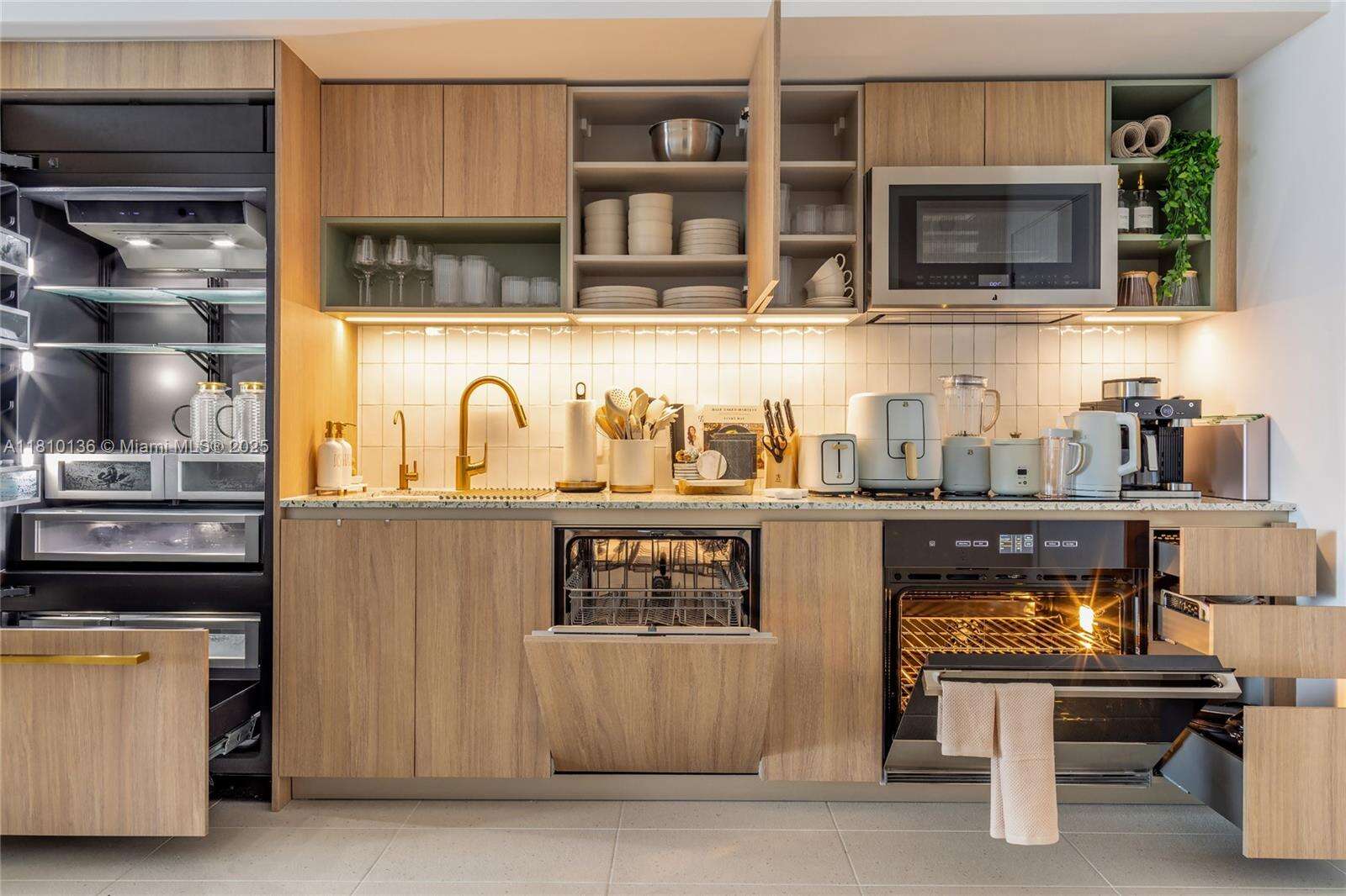 Natiivo | Gale Miami at 159 6 St, Miami, FL 33132 - For Rent photo 3