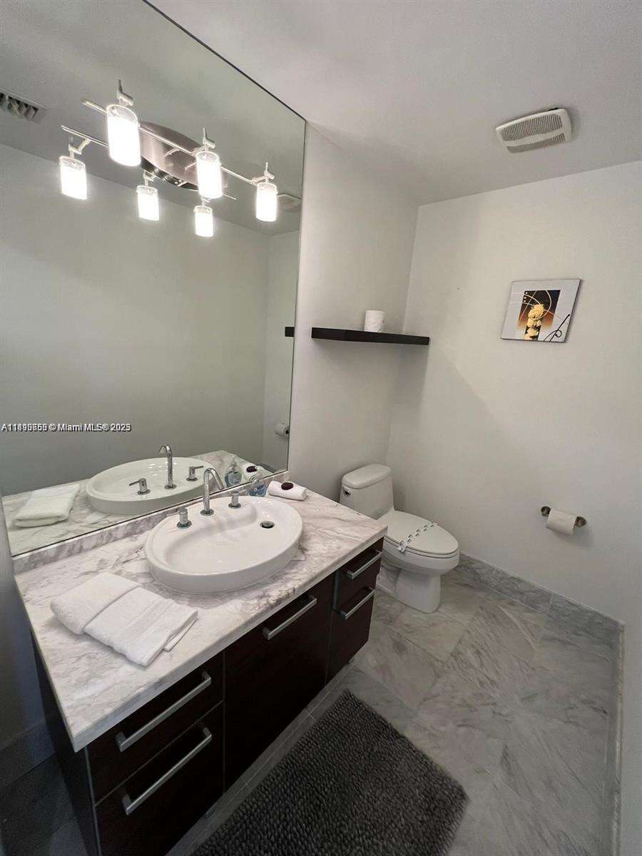 Vizcayne North at 244 Biscayne Blvd, Miami, FL 33132 - For Rent photo 11