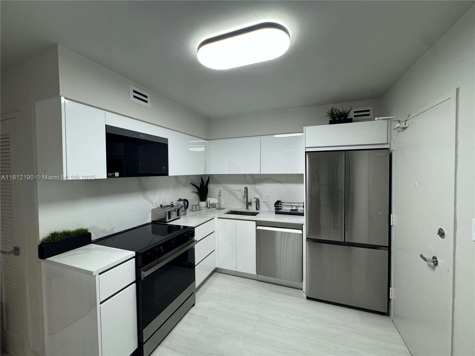 Seacoast 5151 at 5151 Collins Ave, Miami Beach, FL 33140 - For Rent photo 12