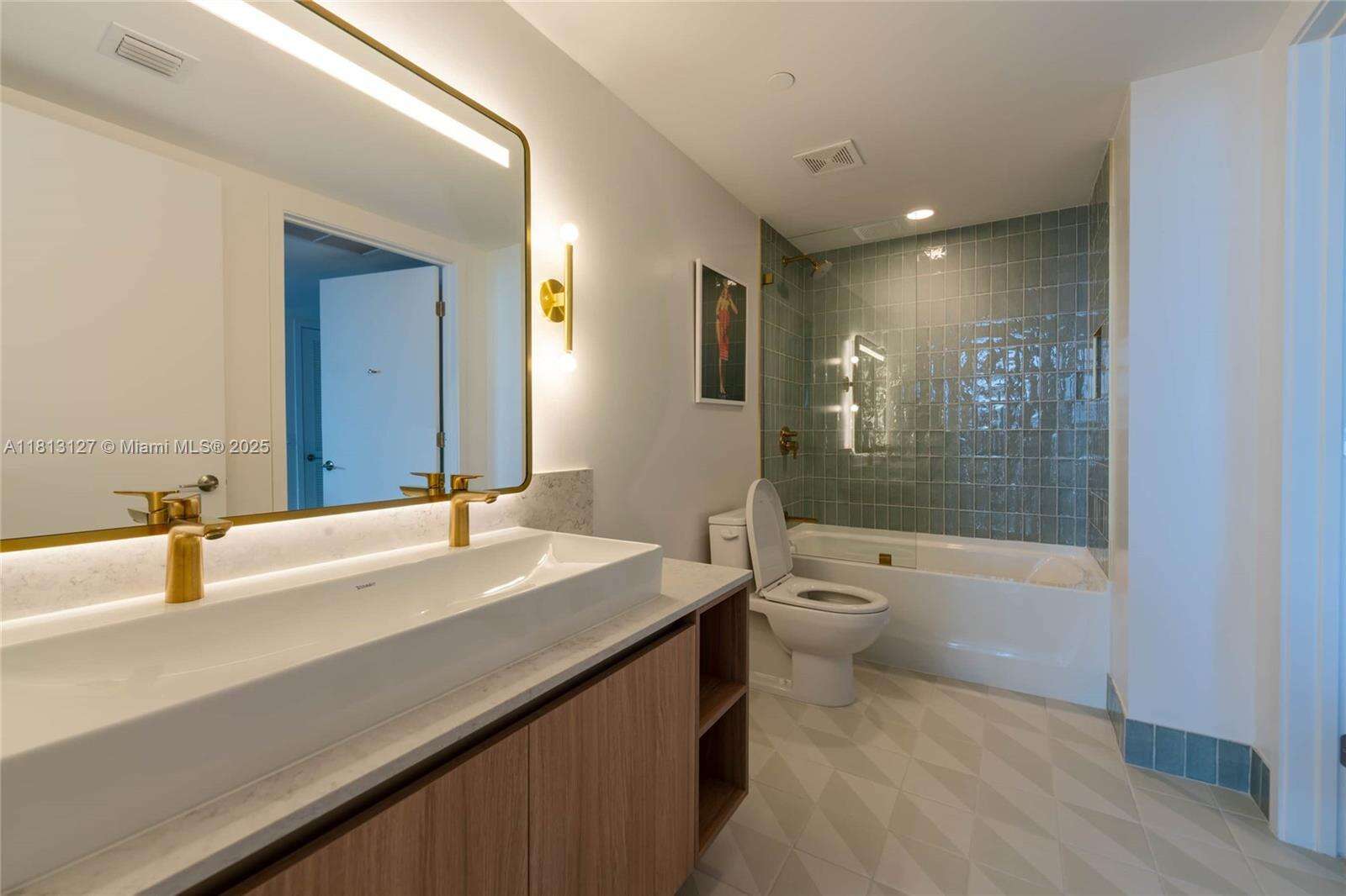 Natiivo | Gale Miami at 159 6th St, Miami, FL 33132 - For Rent photo 18