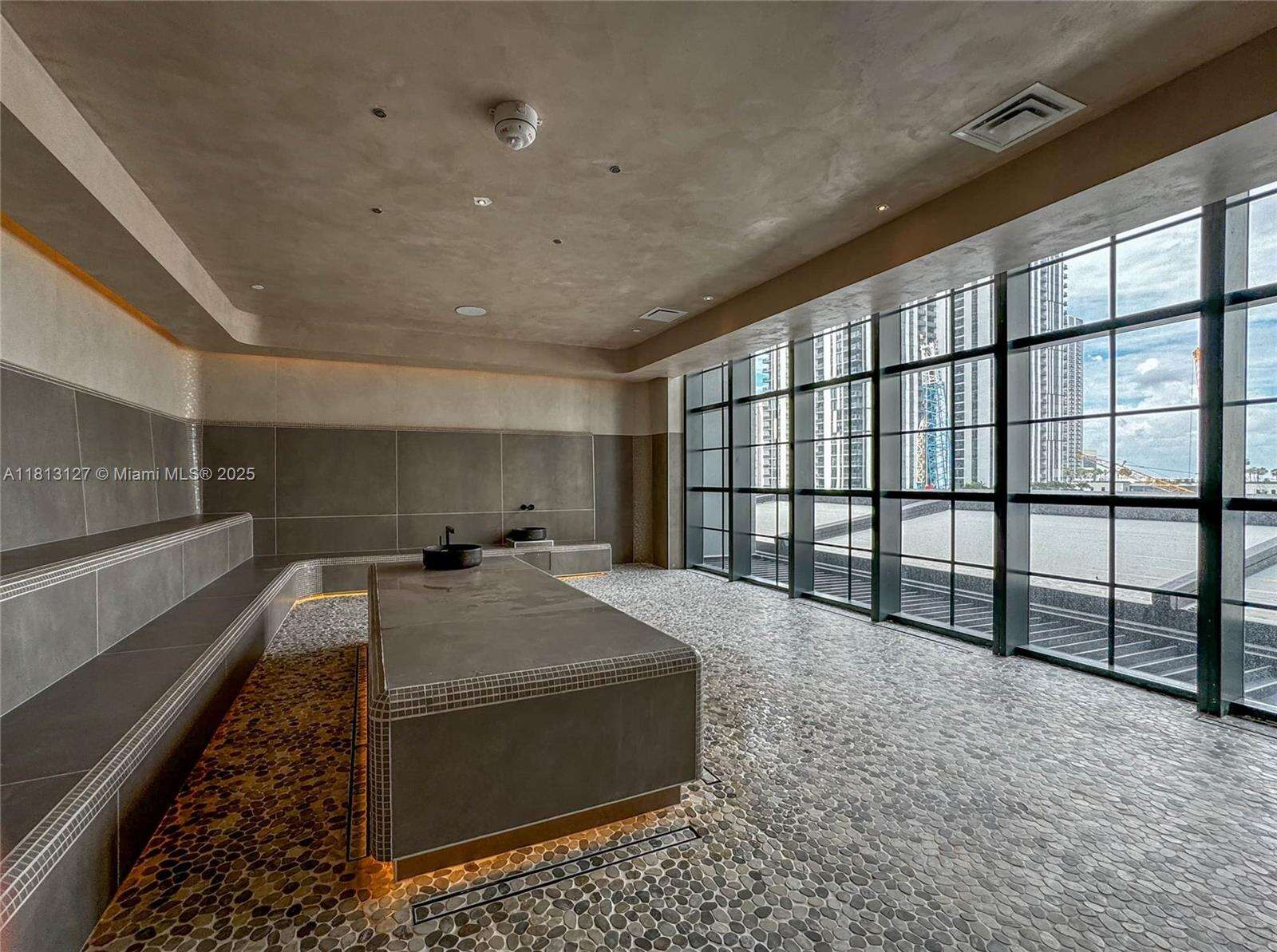 Natiivo | Gale Miami at 159 6th St, Miami, FL 33132 - For Rent photo 25