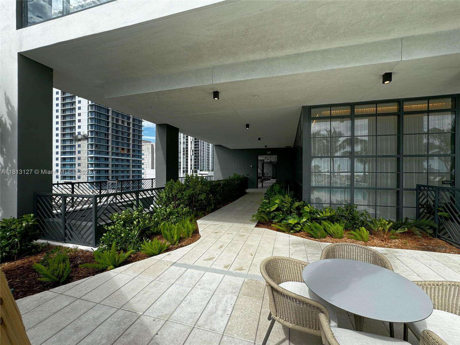 Natiivo | Gale Miami at 159 6th St, Miami, FL 33132 - For Rent photo 38