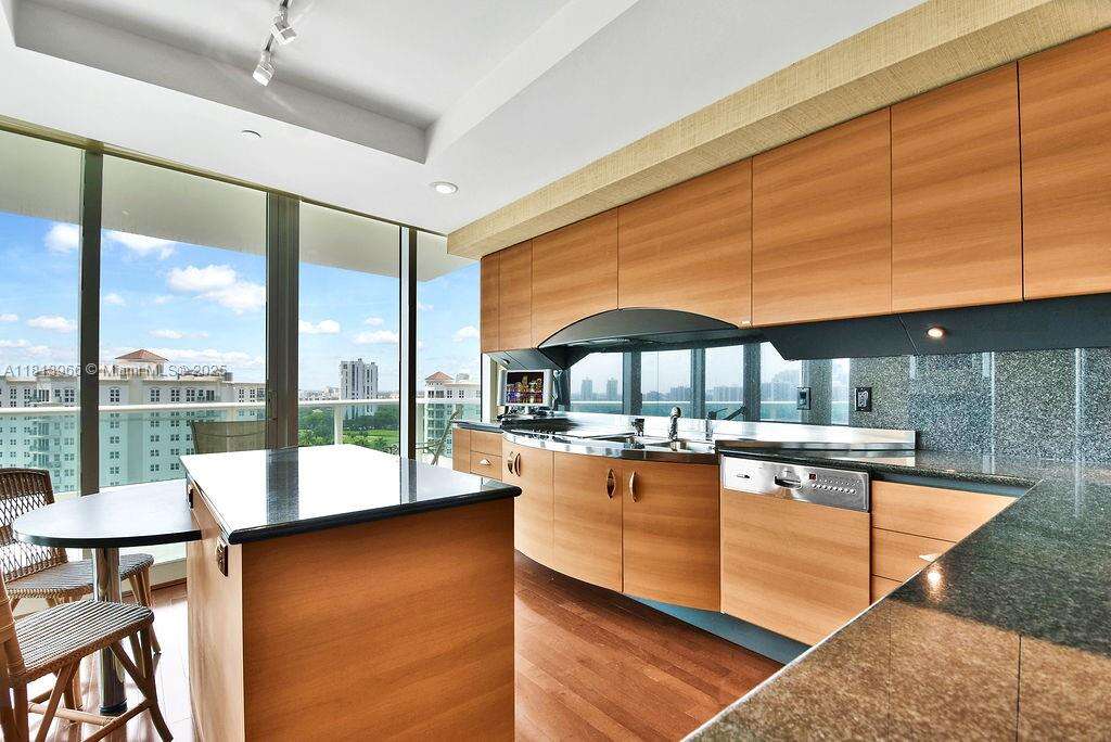 Porto Vita South at 19955 38 Ct, Aventura, FL 33180 - For Rent photo 13