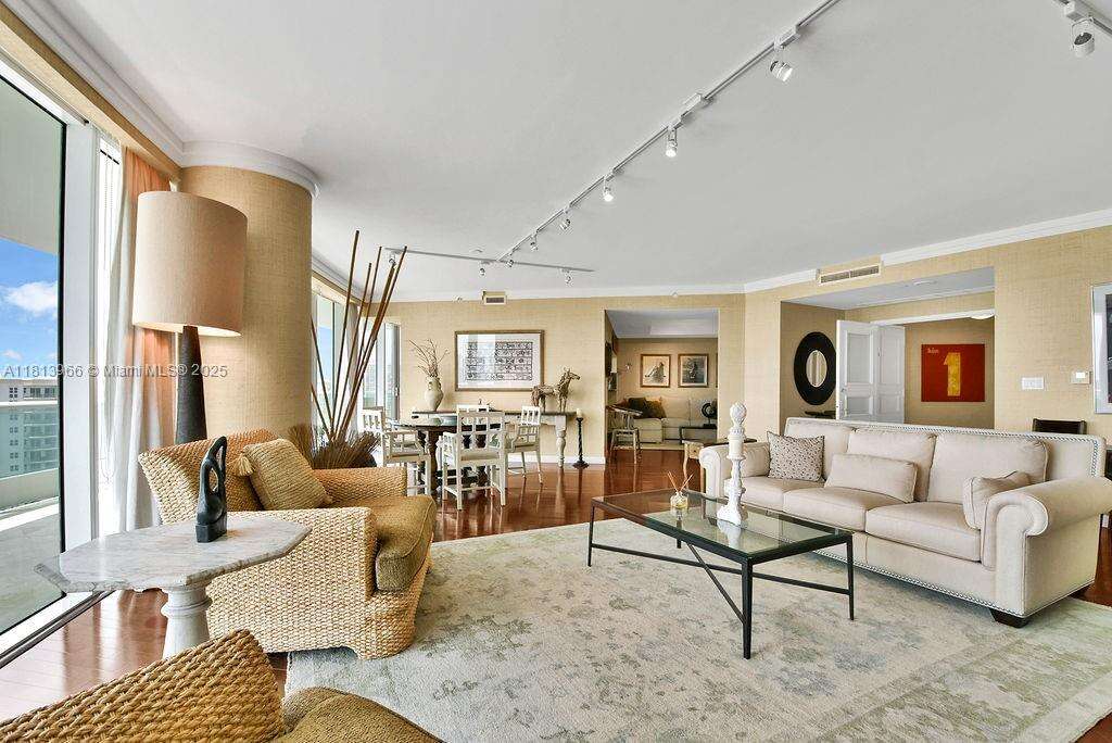 Porto Vita South at 19955 38 Ct, Aventura, FL 33180 - For Rent photo 5