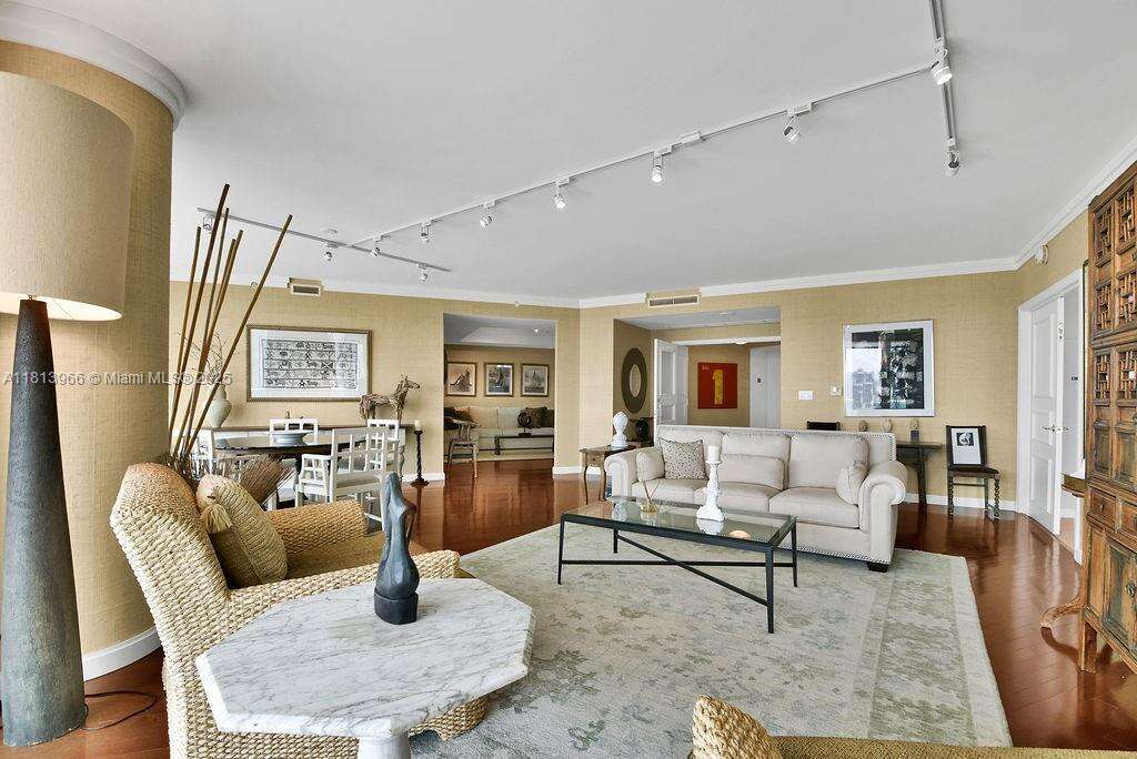 Porto Vita South at 19955 38 Ct, Aventura, FL 33180 - For Rent photo 7