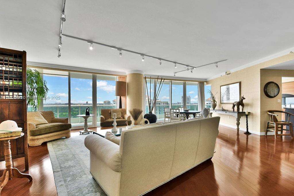 Porto Vita South at 19955 38 Ct, Aventura, FL 33180 - For Rent photo 8