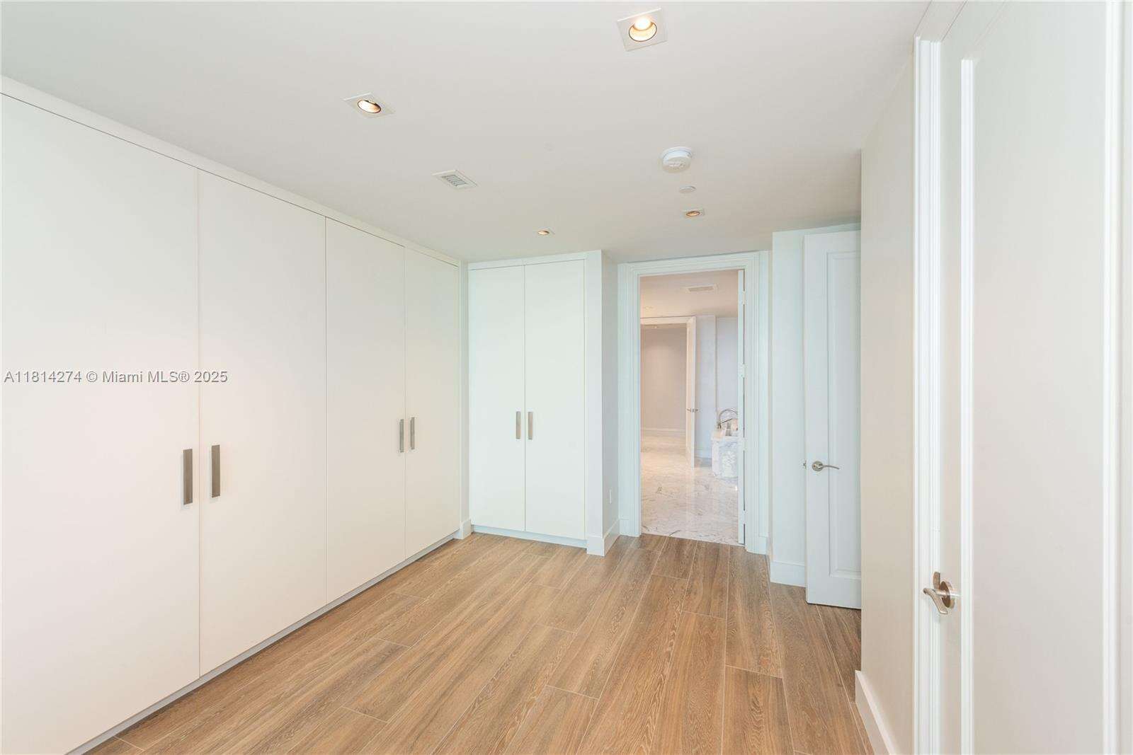 The Ritz Carlton Condos For Sale & Rent at 10295 Collins Ave, Bal Harbour, FL 33154 - For Rent photo 8
