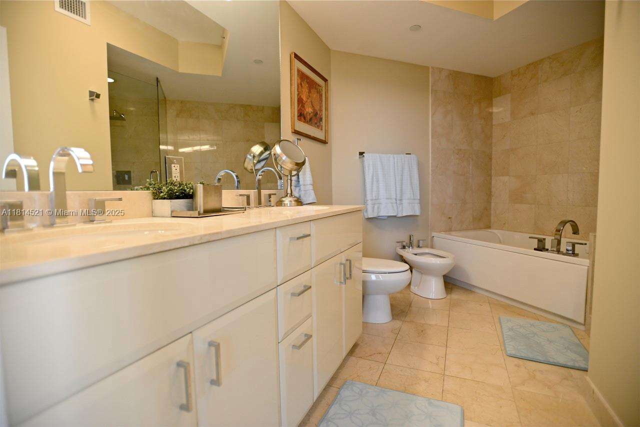 Akoya at 6365 Collins Ave, Miami Beach, FL 33141 - For Rent photo 11