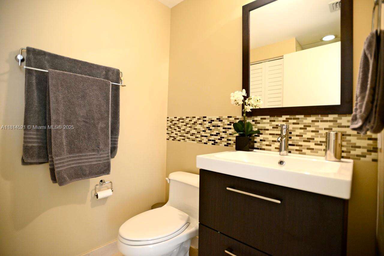 Akoya at 6365 Collins Ave, Miami Beach, FL 33141 - For Rent photo 12
