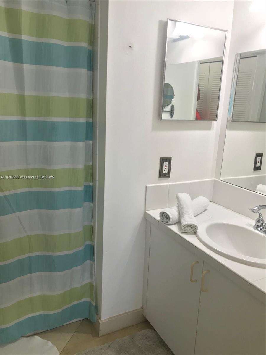 The Yacht Club At Aventura at 19801 Country Club Dr, Aventura, FL 33180 - For Rent photo 13