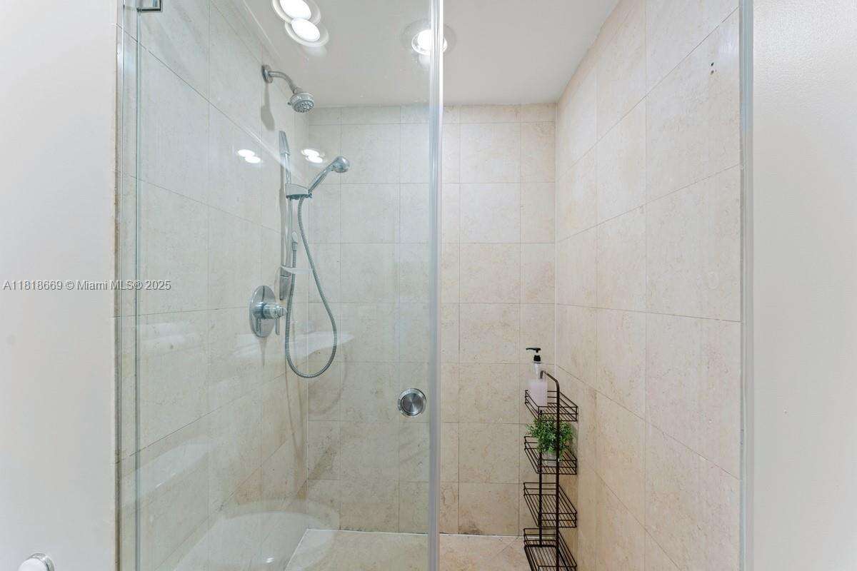 The Beach Club Two at 1830 Ocean Dr, Hallandale Beach, FL 33009 - For Rent photo 18