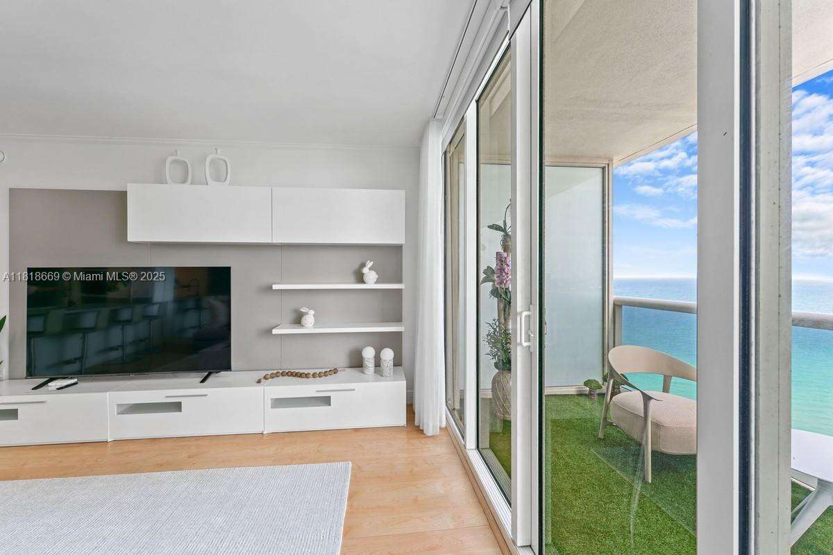 The Beach Club Two at 1830 Ocean Dr, Hallandale Beach, FL 33009 - For Rent photo 7