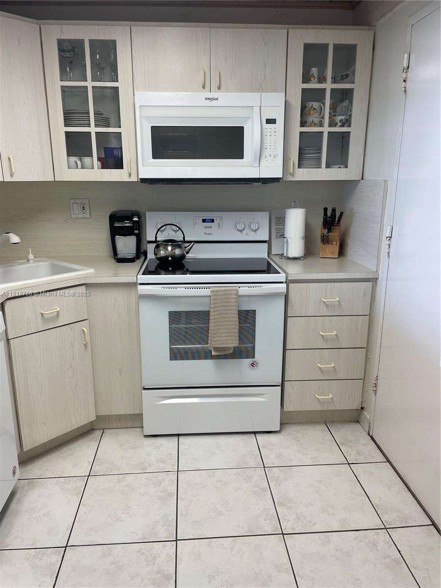 The Pavilion at 5601 Collins, Miami Beach, FL 33140 - For Rent photo 9