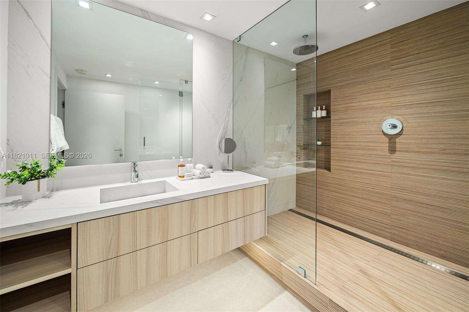 Roney Palace at 2301 Collins Ave, Miami Beach, FL 33139 - For Rent photo 34
