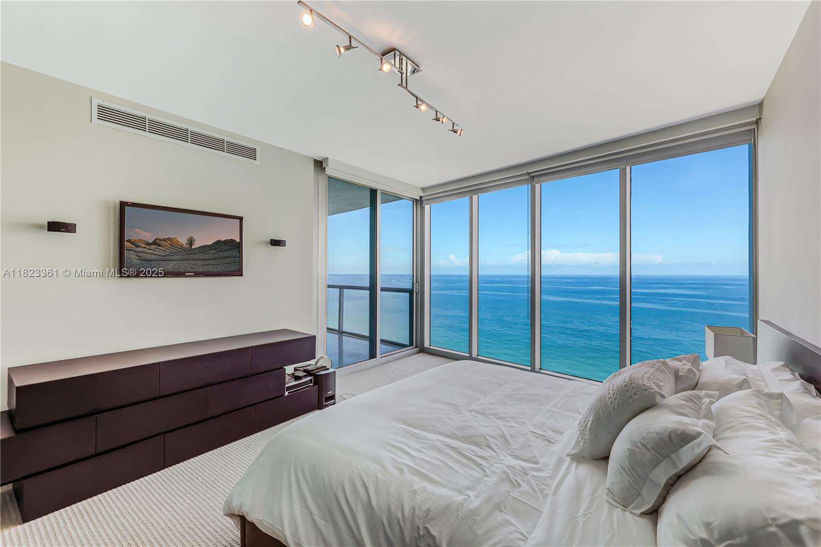 Jade Beach at 17001 Collins Ave, Sunny Isles Beach, FL 33160 - For Rent photo 15