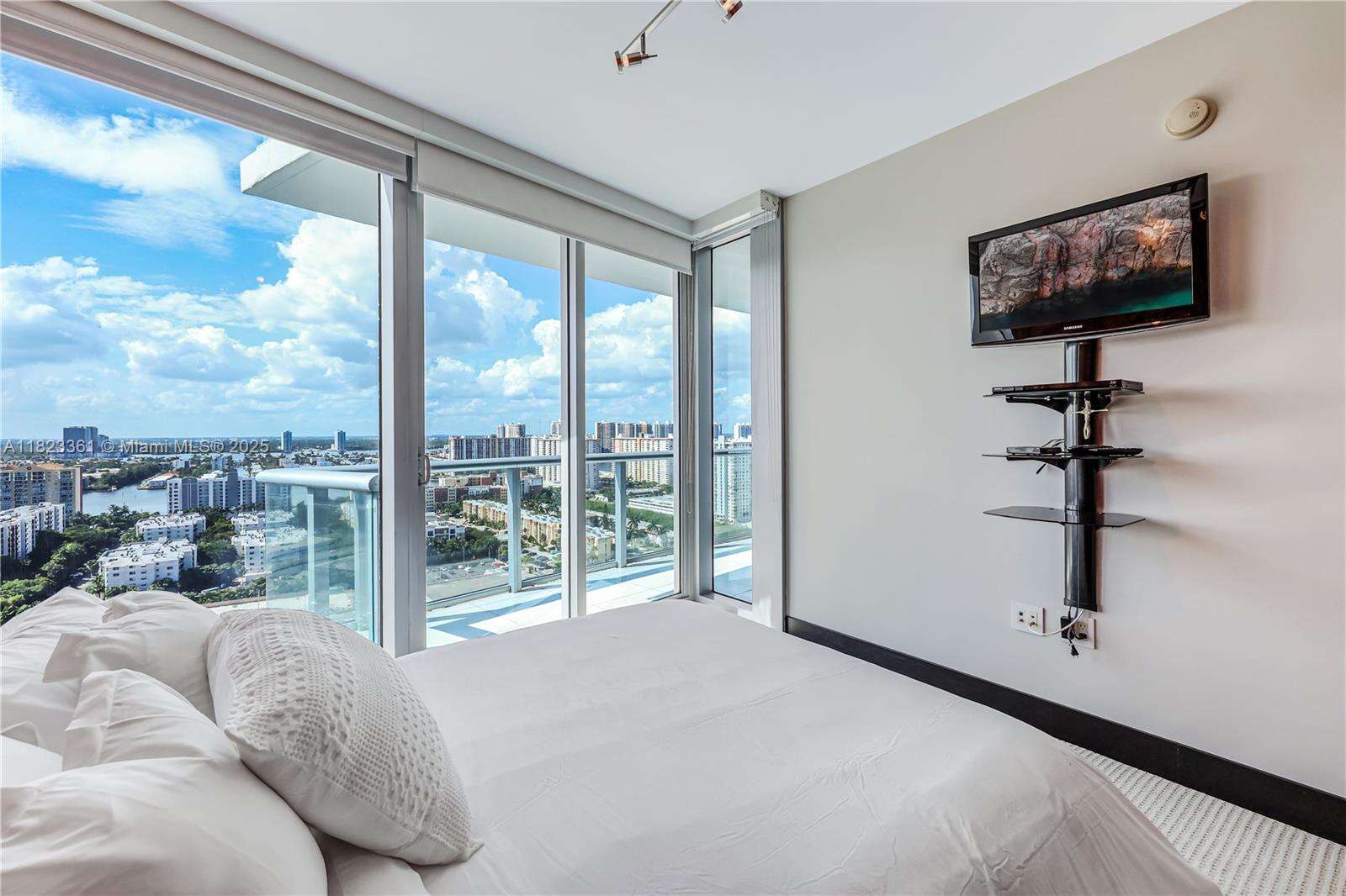 Jade Beach at 17001 Collins Ave, Sunny Isles Beach, FL 33160 - For Rent photo 25