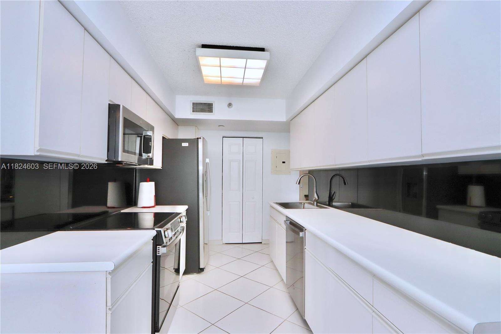 Mystic Pointe Tower 500 at 3530 Mystic Pointe Dr, Aventura, FL 33180 - For Rent photo 12