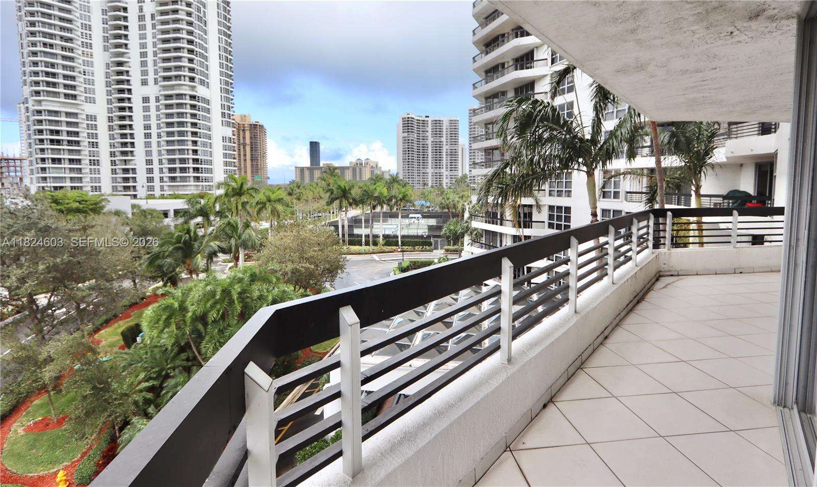 Mystic Pointe Tower 500 at 3530 Mystic Pointe Dr, Aventura, FL 33180 - For Rent photo 4