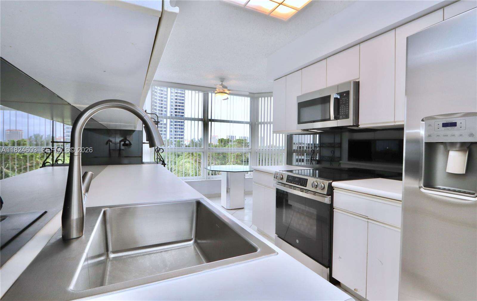 Mystic Pointe Tower 500 at 3530 Mystic Pointe Dr, Aventura, FL 33180 - For Rent photo 7
