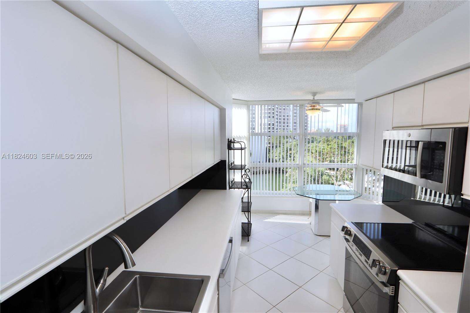 Mystic Pointe Tower 500 at 3530 Mystic Pointe Dr, Aventura, FL 33180 - For Rent photo 8