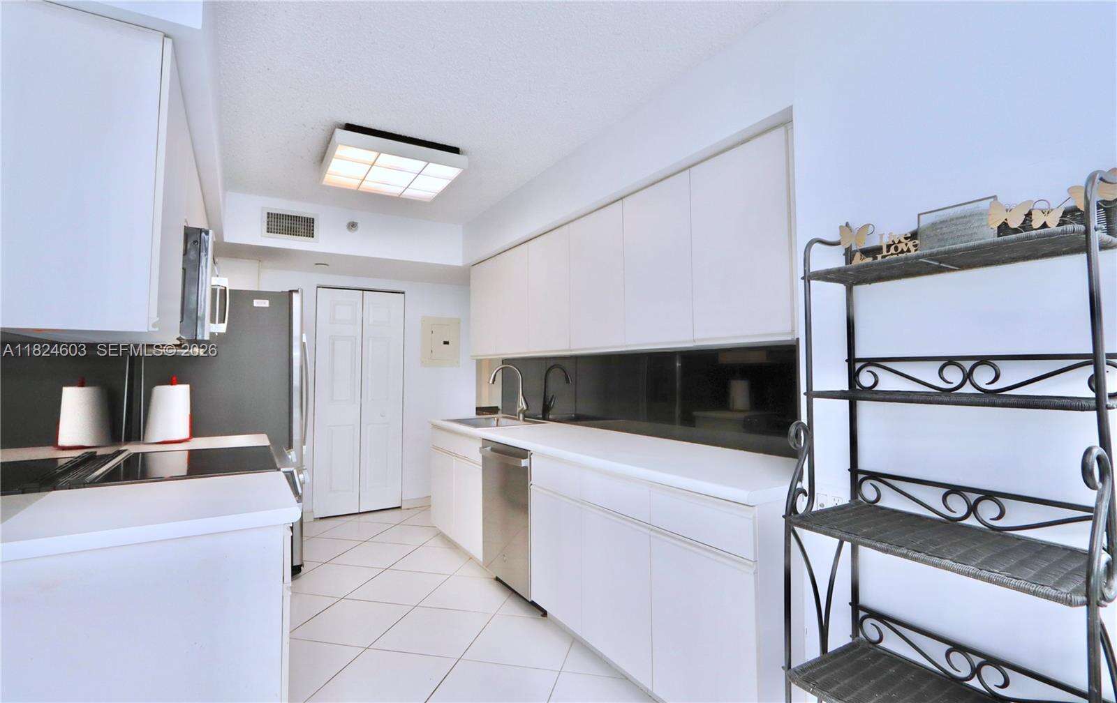Mystic Pointe Tower 500 at 3530 Mystic Pointe Dr, Aventura, FL 33180 - For Rent photo 9