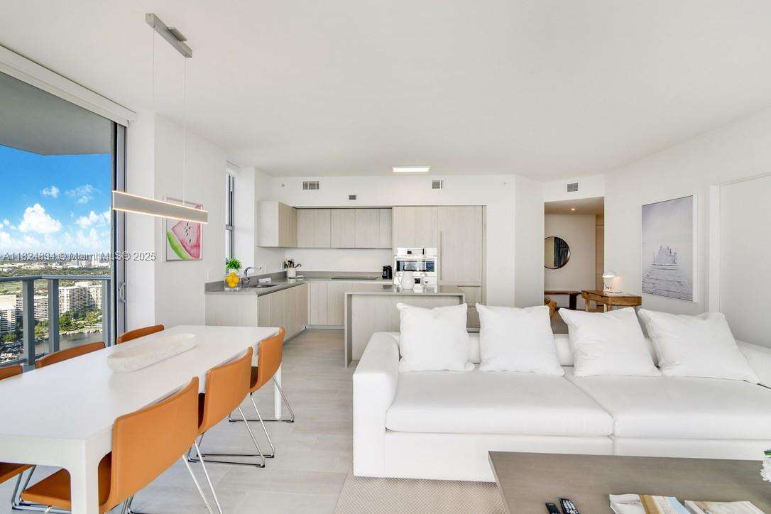 Hyde Beach House at 4010 Ocean Dr, Hollywood, FL 33019 - For Rent photo 2