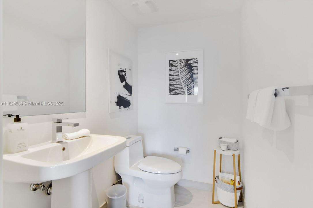 Hyde Beach House at 4010 Ocean Dr, Hollywood, FL 33019 - For Rent photo 14
