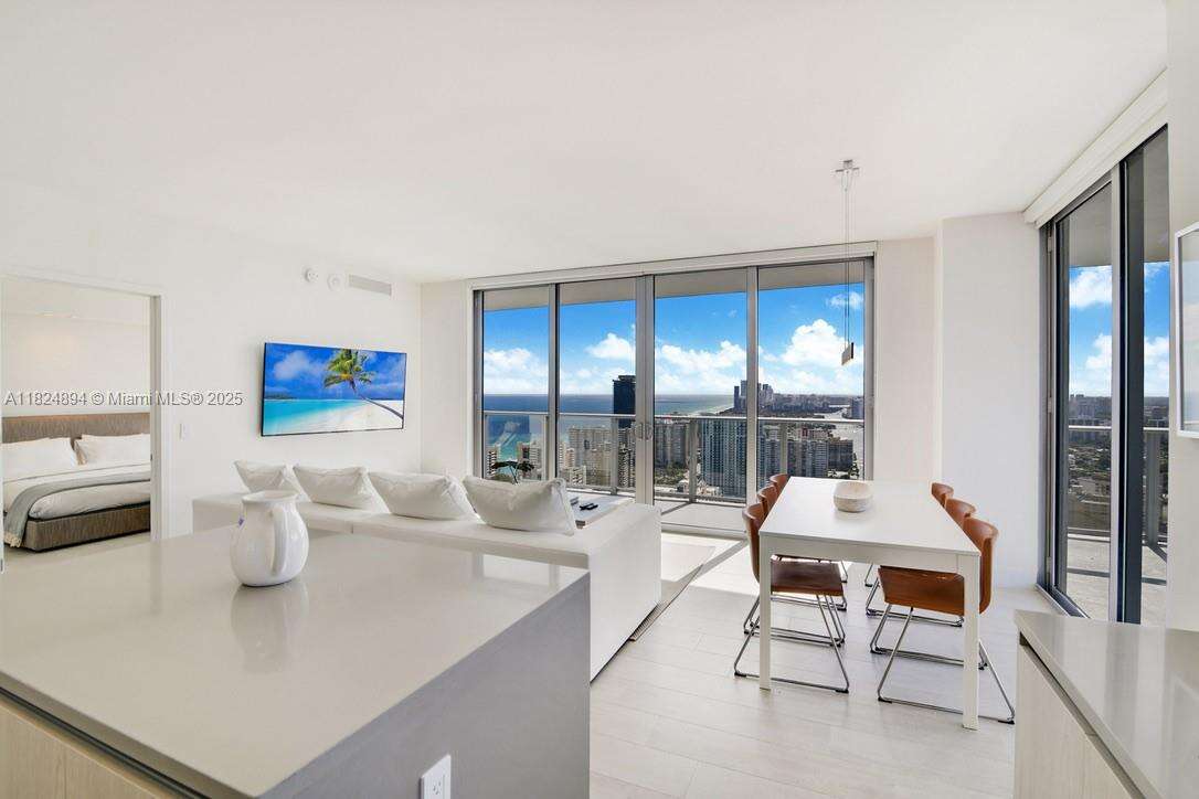 Hyde Beach House at 4010 Ocean Dr, Hollywood, FL 33019 - For Rent photo 22