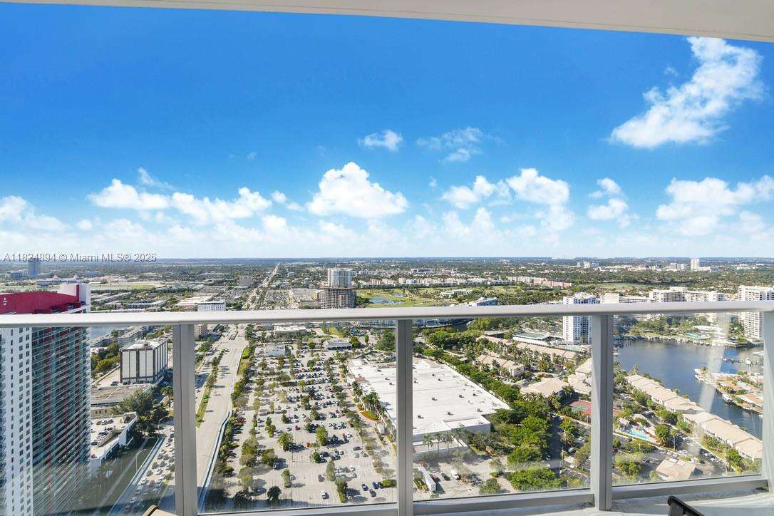 Hyde Beach House at 4010 Ocean Dr, Hollywood, FL 33019 - For Rent photo 25