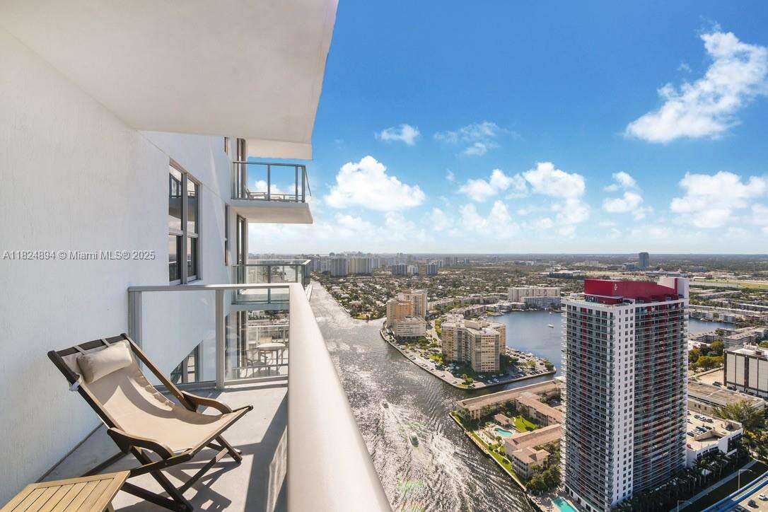 Hyde Beach House at 4010 Ocean Dr, Hollywood, FL 33019 - For Rent photo 28