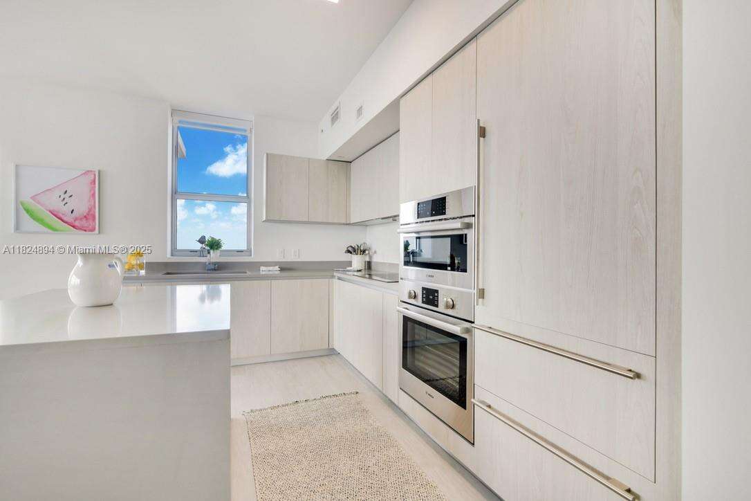 Hyde Beach House at 4010 Ocean Dr, Hollywood, FL 33019 - For Rent photo 8